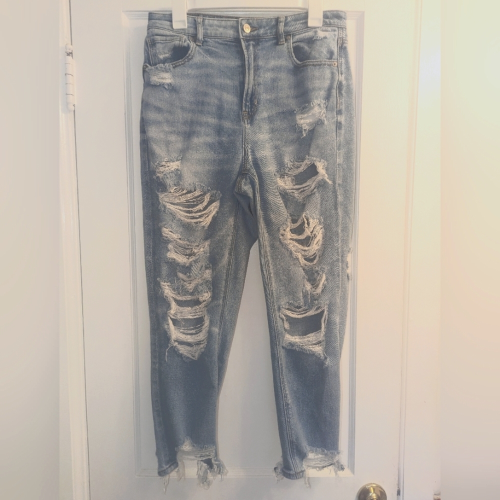 American Eagle Outfitters distressed Mom jeans, size 10/short